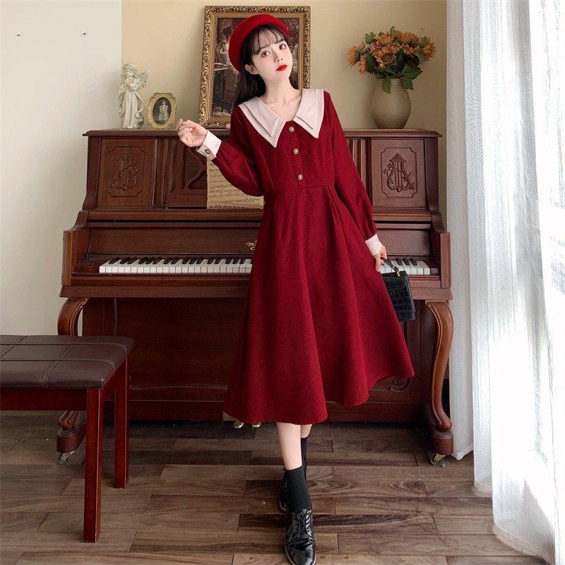 Oversized damekjole i retro hoffstil for høst og vinter med dobbel krage og midjebånd, temperament over knelengde skjørt