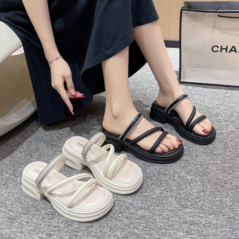 Thick-soled Beautiful Sandals Women Wear Fashionable Rhinestone Edges with Skirts In Summer, New Cool Slippers