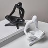 Moderne Leesbeeldje, Abstracte Denker Beeldhouwwerk, Kleine Lezend Boek Beeldje van Hars voor Woonkamer, Bureau, Boekenkast Woondecoratie