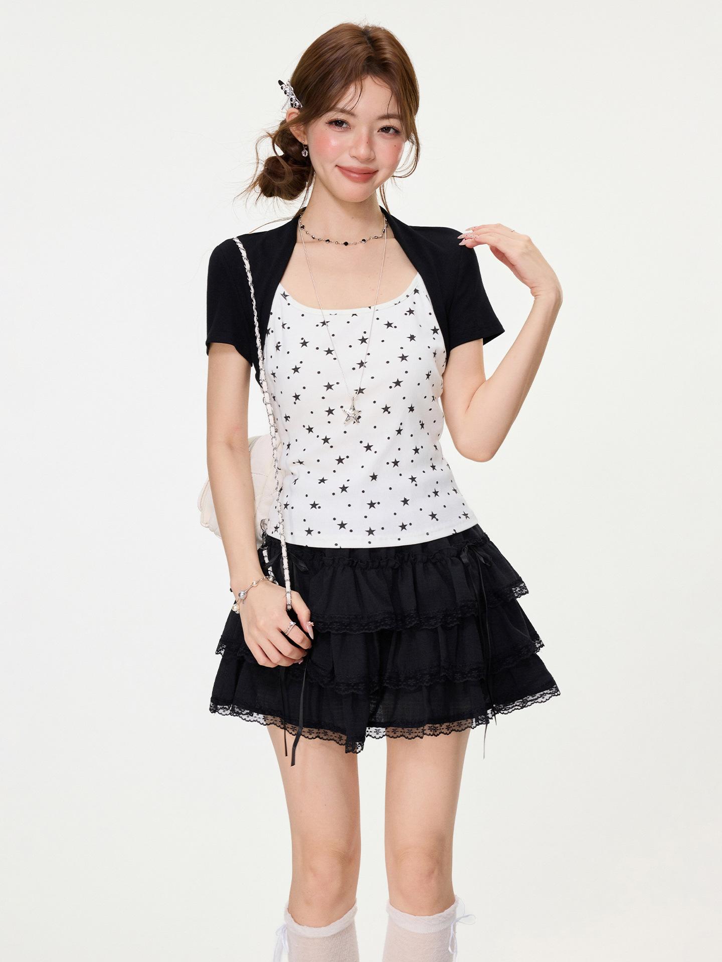 

Spice girl design sense fake two pieces splicing contrasting color T-shirt women s summer slim and thin pure desire wind short-sleeved top S чёрный