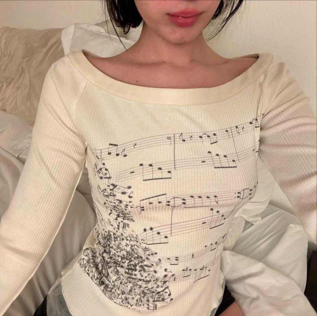 Girls' Retro Slim-Fit Off-Shoulder Long Sleeve T-shirt with Artistic Notes