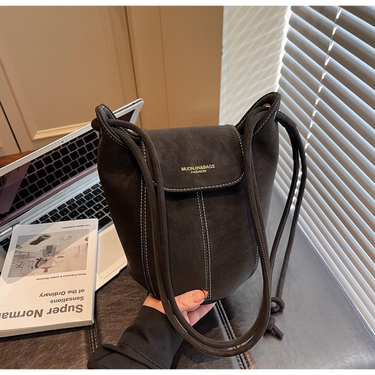 

2025 New Simple Japanese and Korean Casual Bag Women s Handbag Fashion Versatile Shoulder Bag Premium Messenger Bag темный кофе