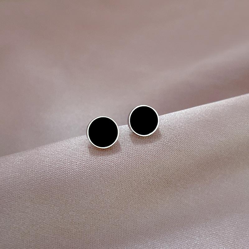 Round Shell Minimalist Stud Earrings Cold Men'S And Women'S Earrings Personality Temperament Banquet Earrings
