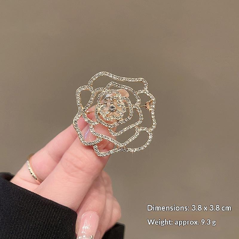 New Niche Retro High-grade Camellia Brooch Exquisite Light Luxury Rose Pin Elegant Suit Fixed Accessories