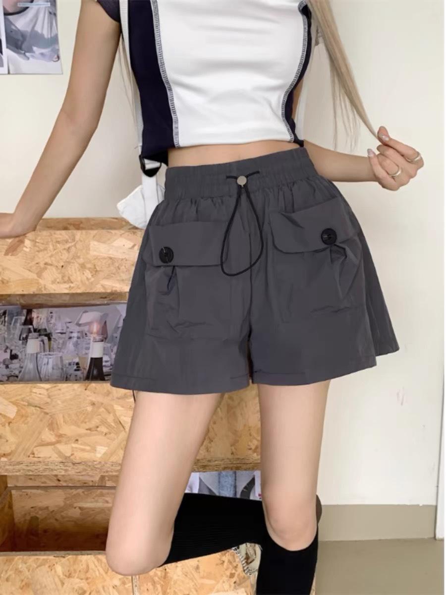 

Женские летние шорты карго с высокой посадкой 2025: Большой размер, Слимминг, Повседневный дизайн с широкими штанинами 2XL темно-серого