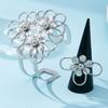 Ein Set Eleganter Hohllinien Blumen Design Sinn Nische Retro Armband Ring Textur Blumen Set