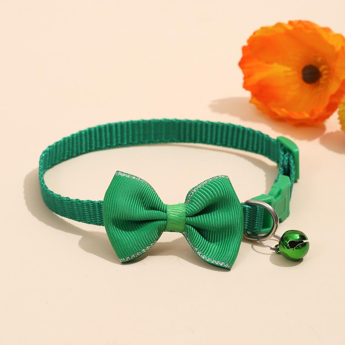 

Silver-Edged Bow Tie Pet Collar with Bell, Multiple Colors Available зелений