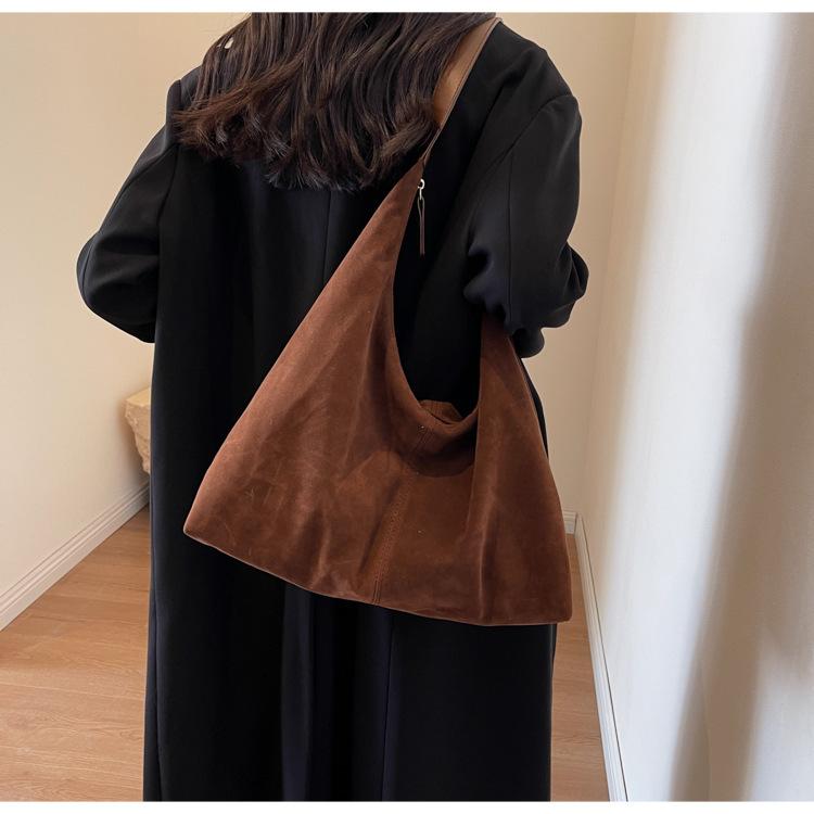 Retro matte premium tote bag simple versatile texture shoulder bag large capacity fashion lazy style underarm bag коричневый