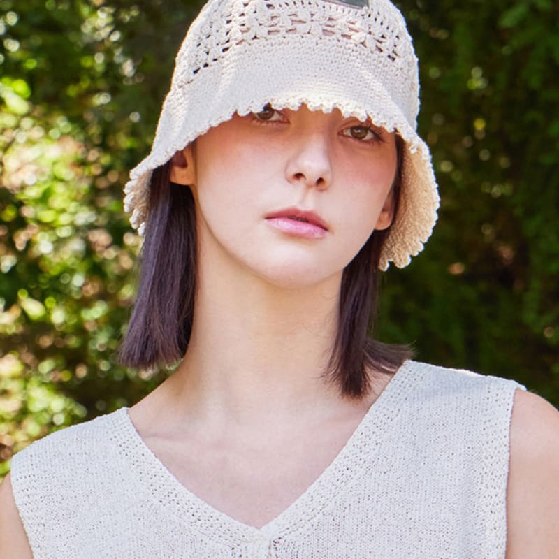VARZAR VA Plate Crochet Bucket Hat Ivory