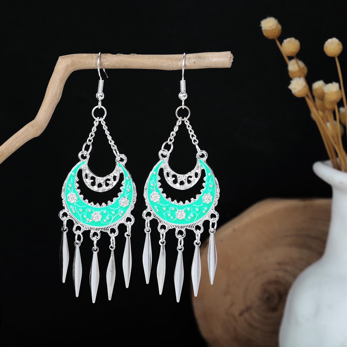 

Барвисті етнічні довгі сережки з пір яними китицями