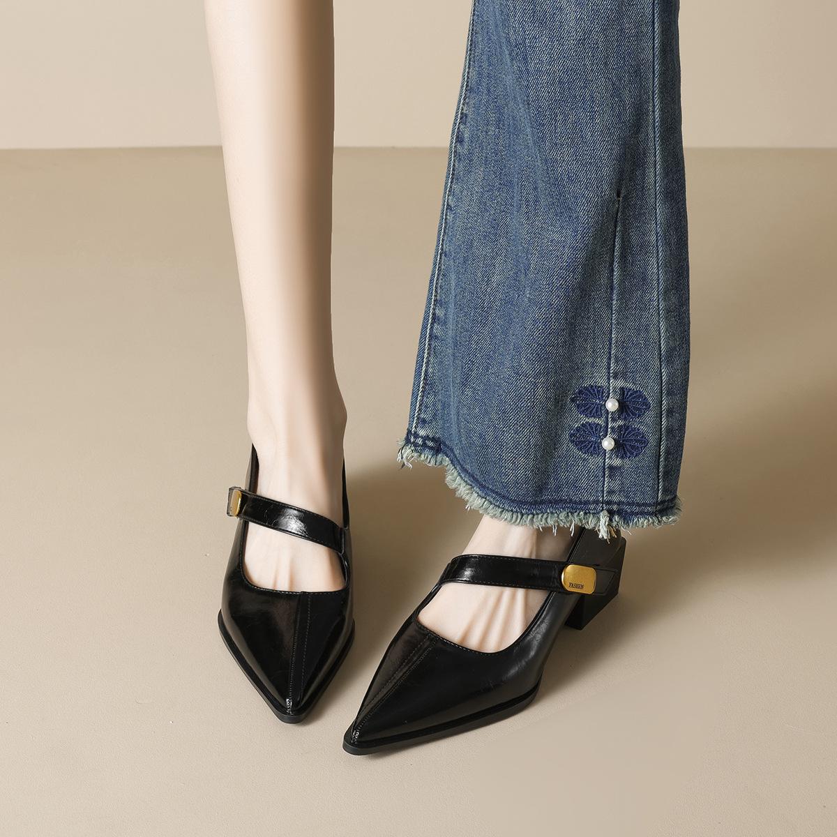 

Weiwei 108-3 Pointed Toe Chunky Heel Mary Jane Shoes for Women 39 чорний