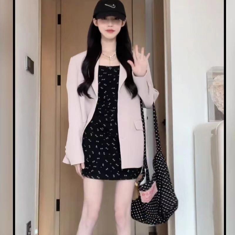 Black suspender floral dress women's early spring new super good-looking hot girl small waist and thin skirt
