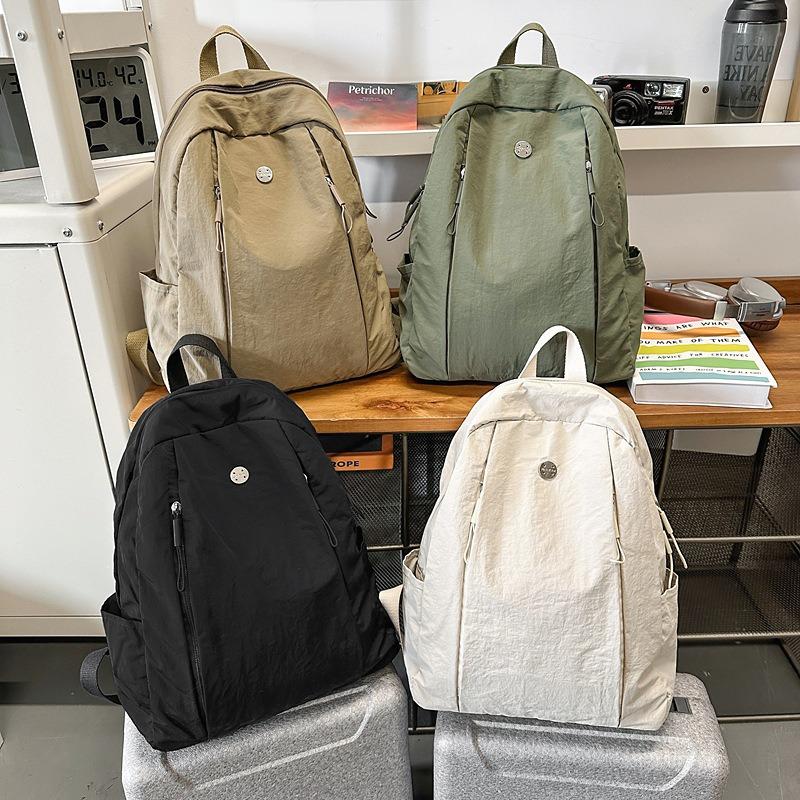 Casual and lightweight backpack New large-capacity travel backpack Student schoolbag