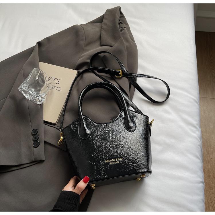 Versatile Premium 2025 Crossbody Bag Summer New Portable Bucket Bag Niche Design Retro Commuter Shoulder Bag