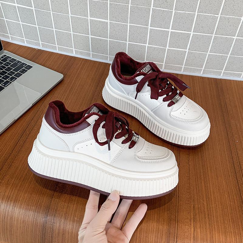

Thick-soled heightening little white shoes women s autumn and winter new velvet warm cotton shoes soft leather biscuit shoes casual board shoes 35