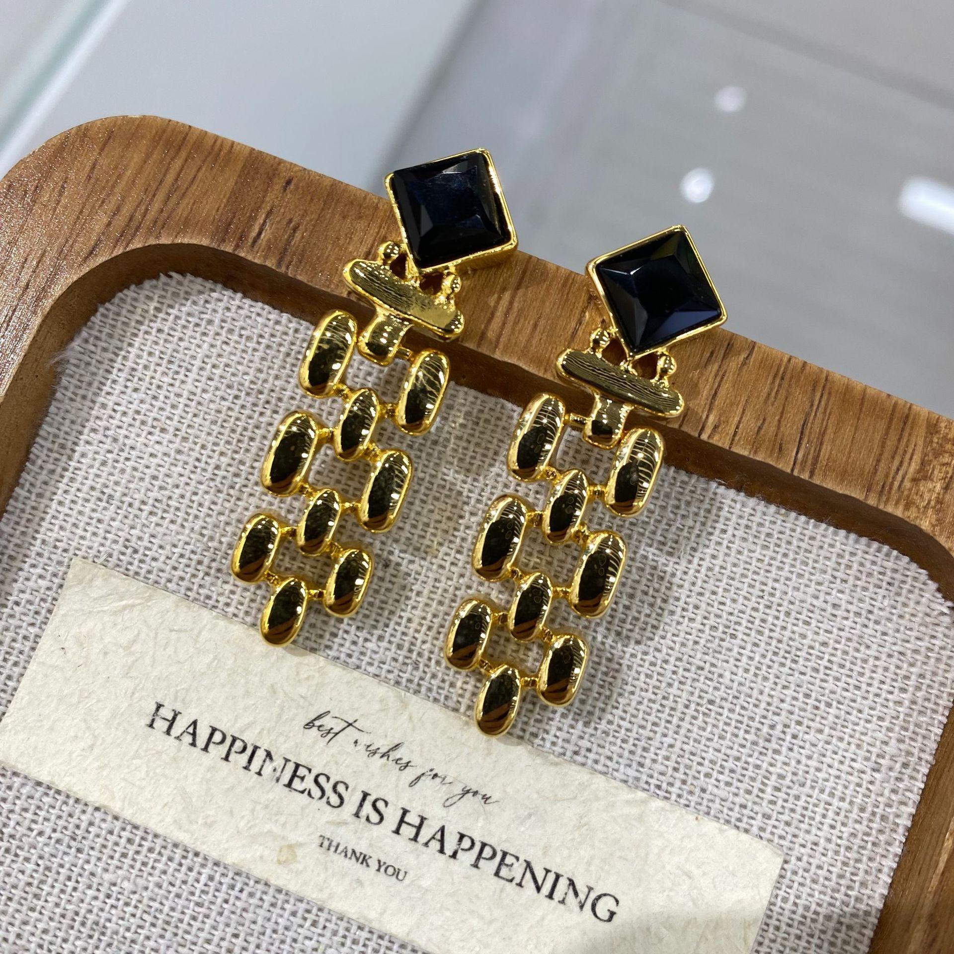 

Niche Retro Design French Metal Chain Earrings Cold Wind Personalized Simple Earrings