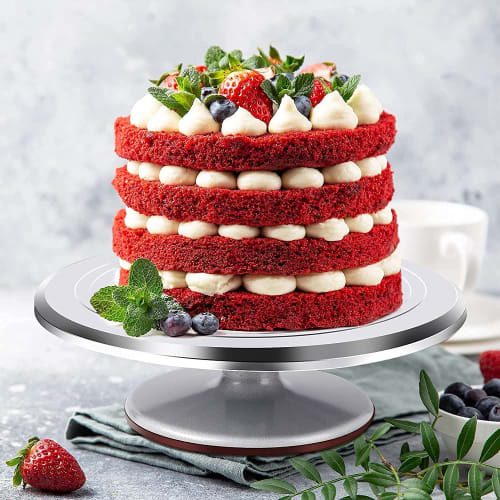 35-piece cake turntable set with crank and knife for adding a finishing touch to your cake decorations. Includes a 27cm crank and knife.
