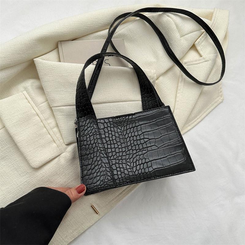 

Trendy Pu Material Small Square Handbag For Daily Use With Magnetic Closure In Various Colors чёрный