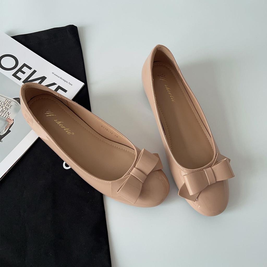 Comfortable with soft-soled single shoes, bow skirt, ballet shoes, shallow mouth, college style