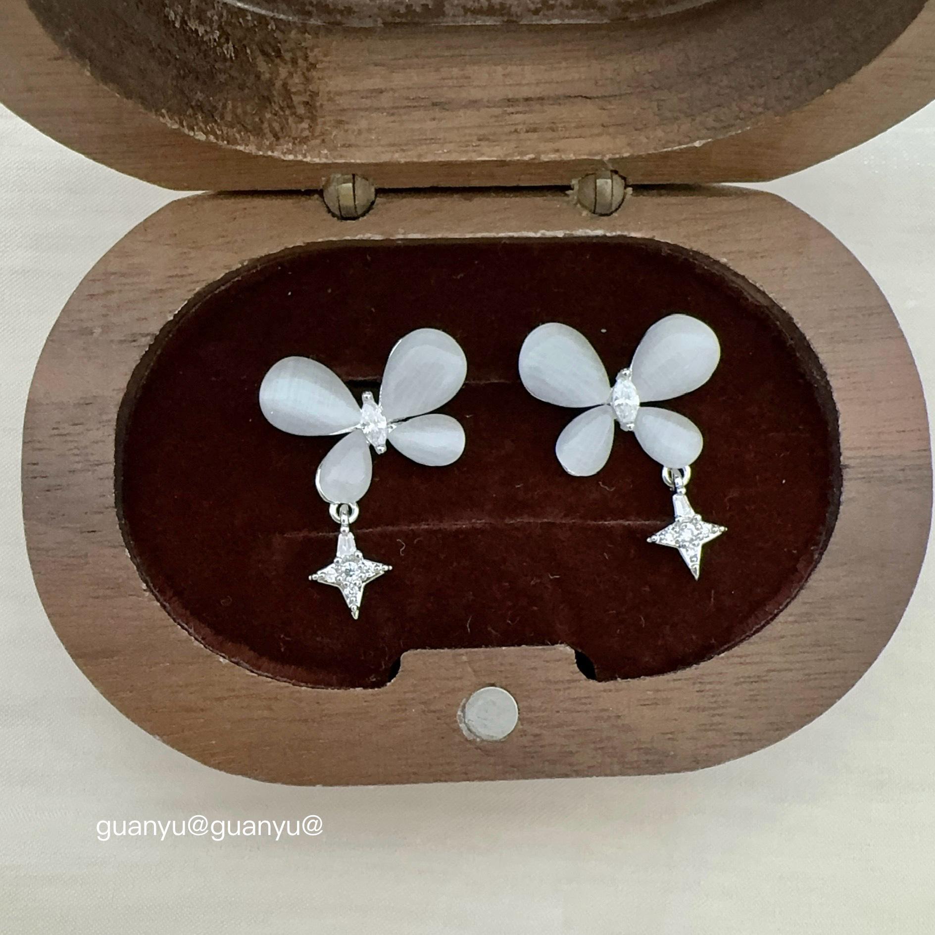 Elegant Butterfly with Cat s Eye Stone & Zircon Stud Earrings: Women s Fashion, Light Luxury, Sweet & Versatile