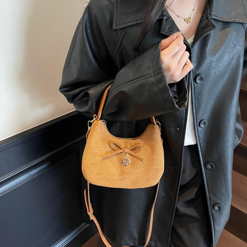 

Французская ретро высококлассная маленькая сумка подмышку женская 2025 новая модная повседневная сумка-пельмень простая трендовая сумка через плечо коричневый