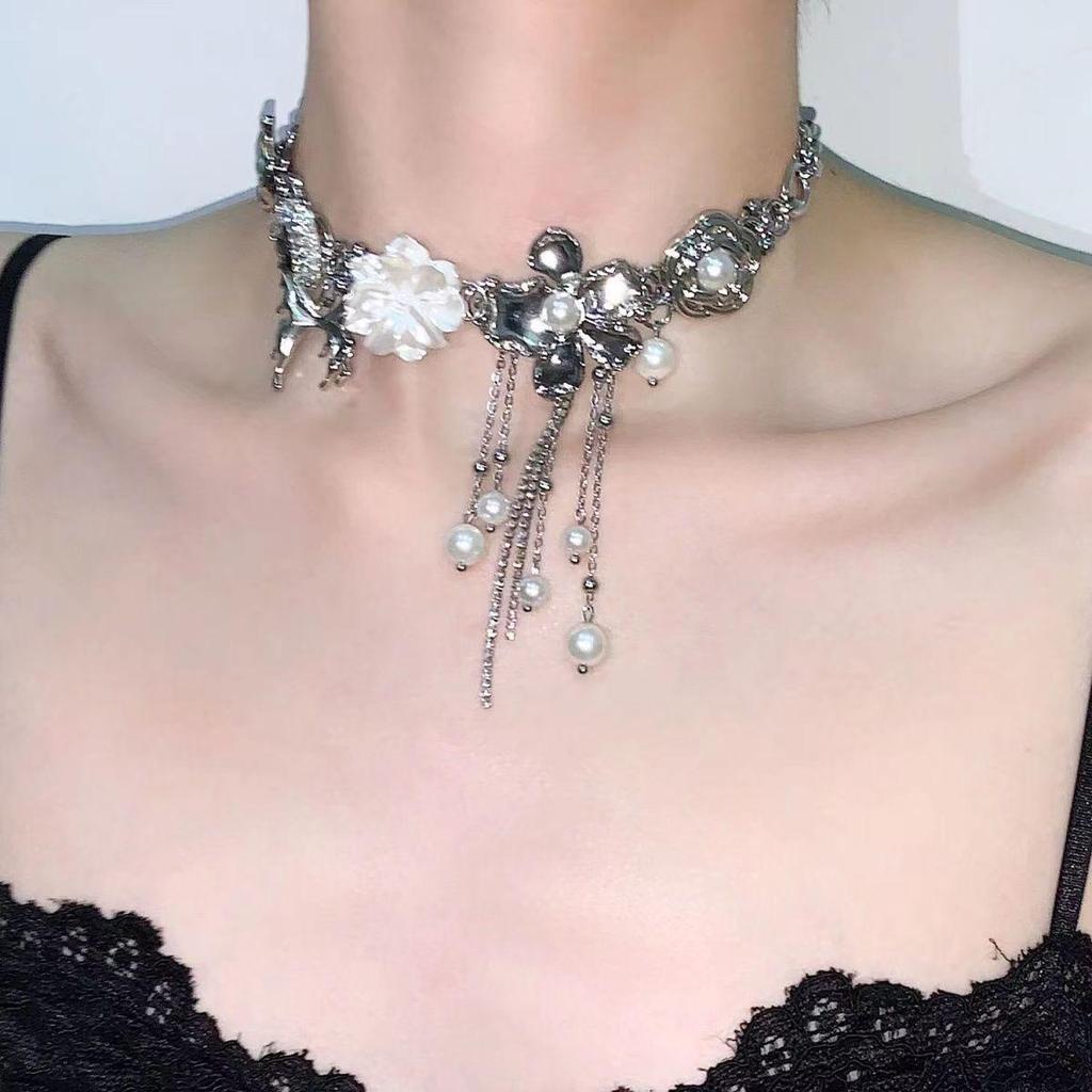 2025 High-End Gothic Punk Necklace: Y2K Dark Style Clavicle Chain for Women