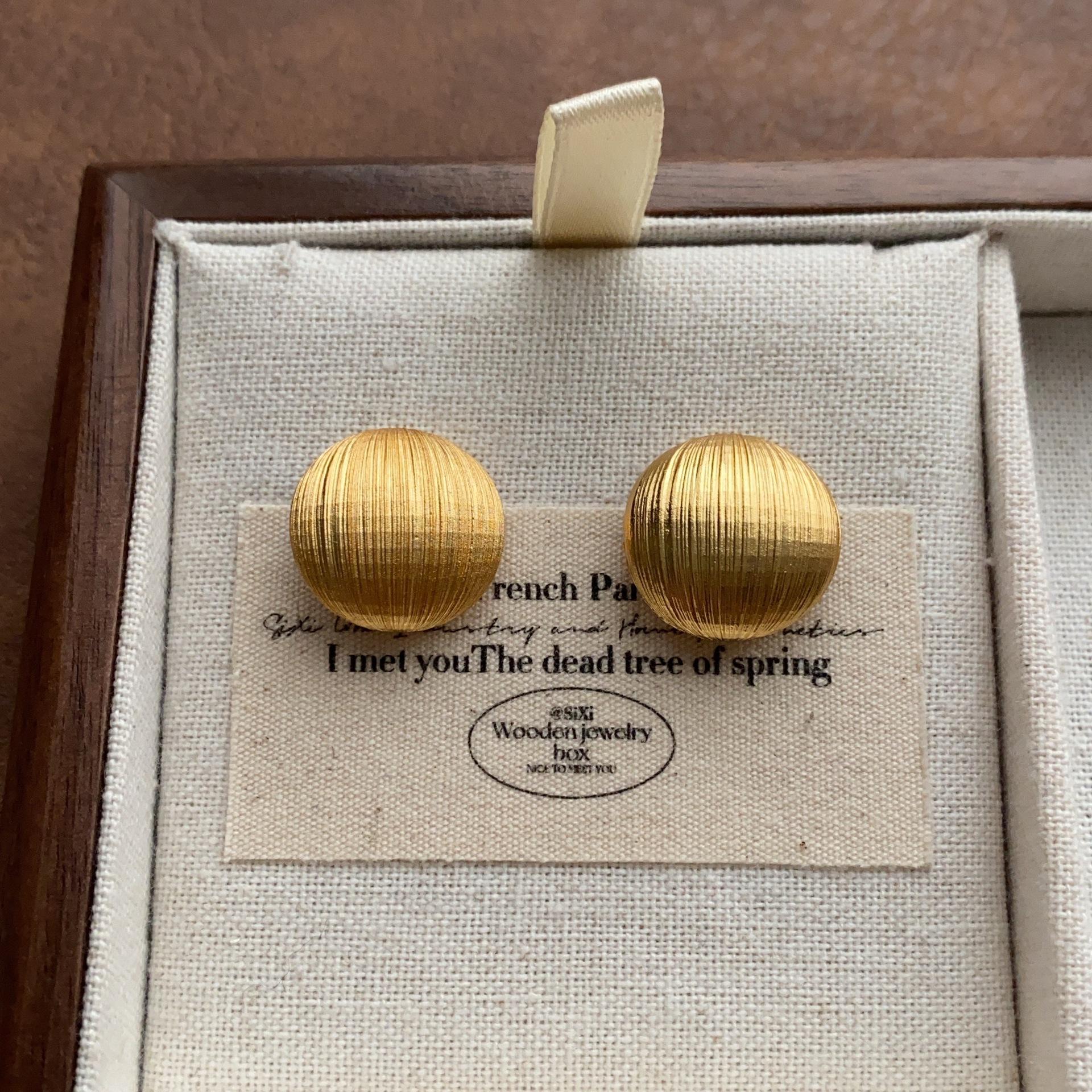 Minimalist ancient metal minimalist geometric stud earrings French high-grade brushed texture earrings