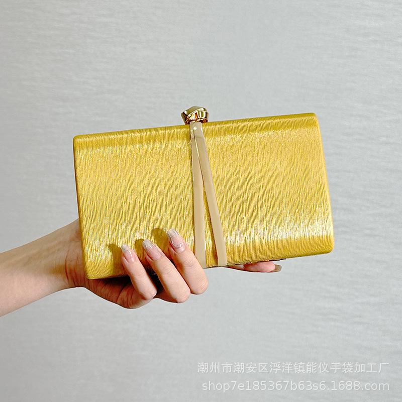 

Dinner bag, cosmetic bag, European and American nightclub women s small hardware chain, dress bag, light luxury