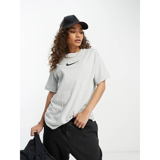 

Серебристая футболка Nike Midi Swoosh
