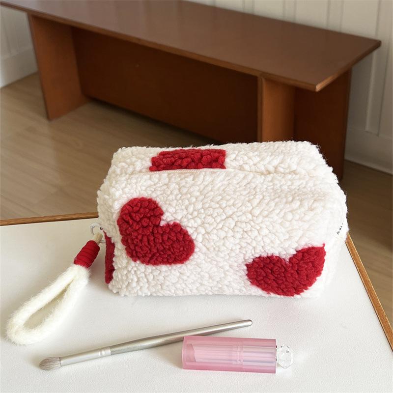 Cute Heart Women Faux Lamb Wool Cosmetic Bags Lightweight Ladies Travel Storage Clutch Portable Makeup Case Toiletry Pillow Bag бежевый