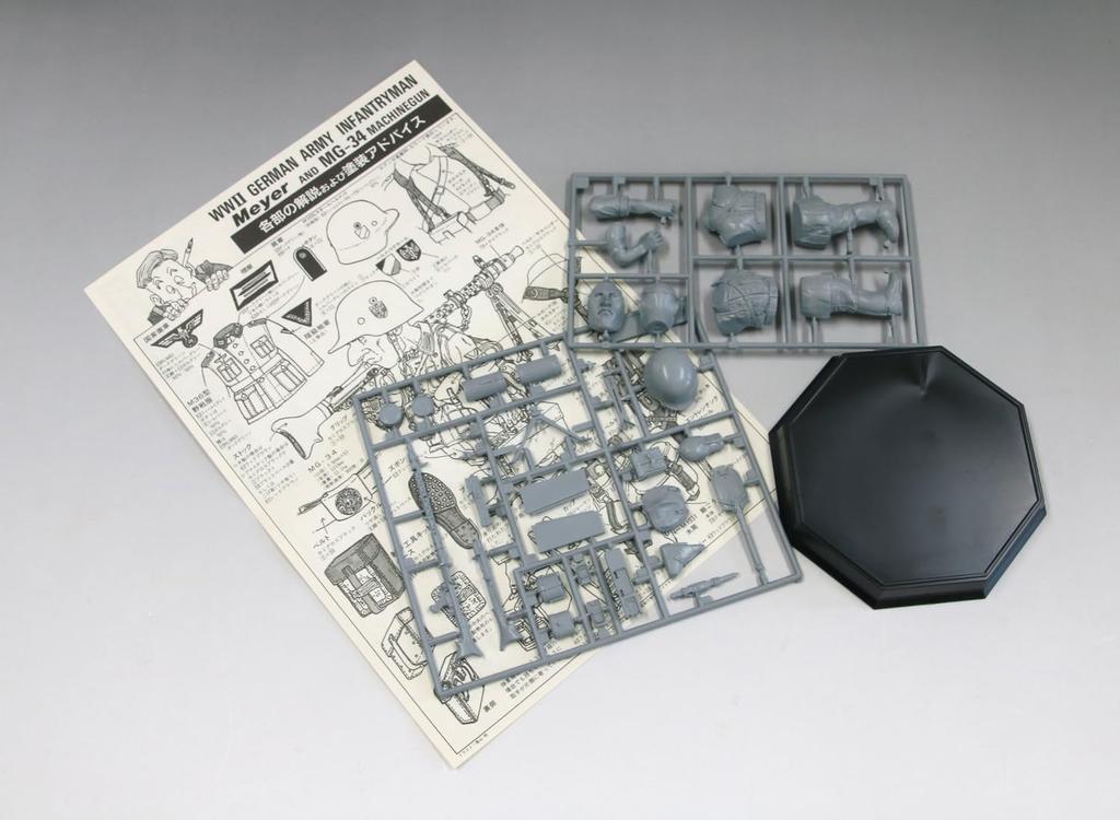 Fine Molds 1/12 World Fighter Collection WWII German Army Infantry Meyer & MG-34 Machine Gun Plastic Model Kit, Unpainted, FT06