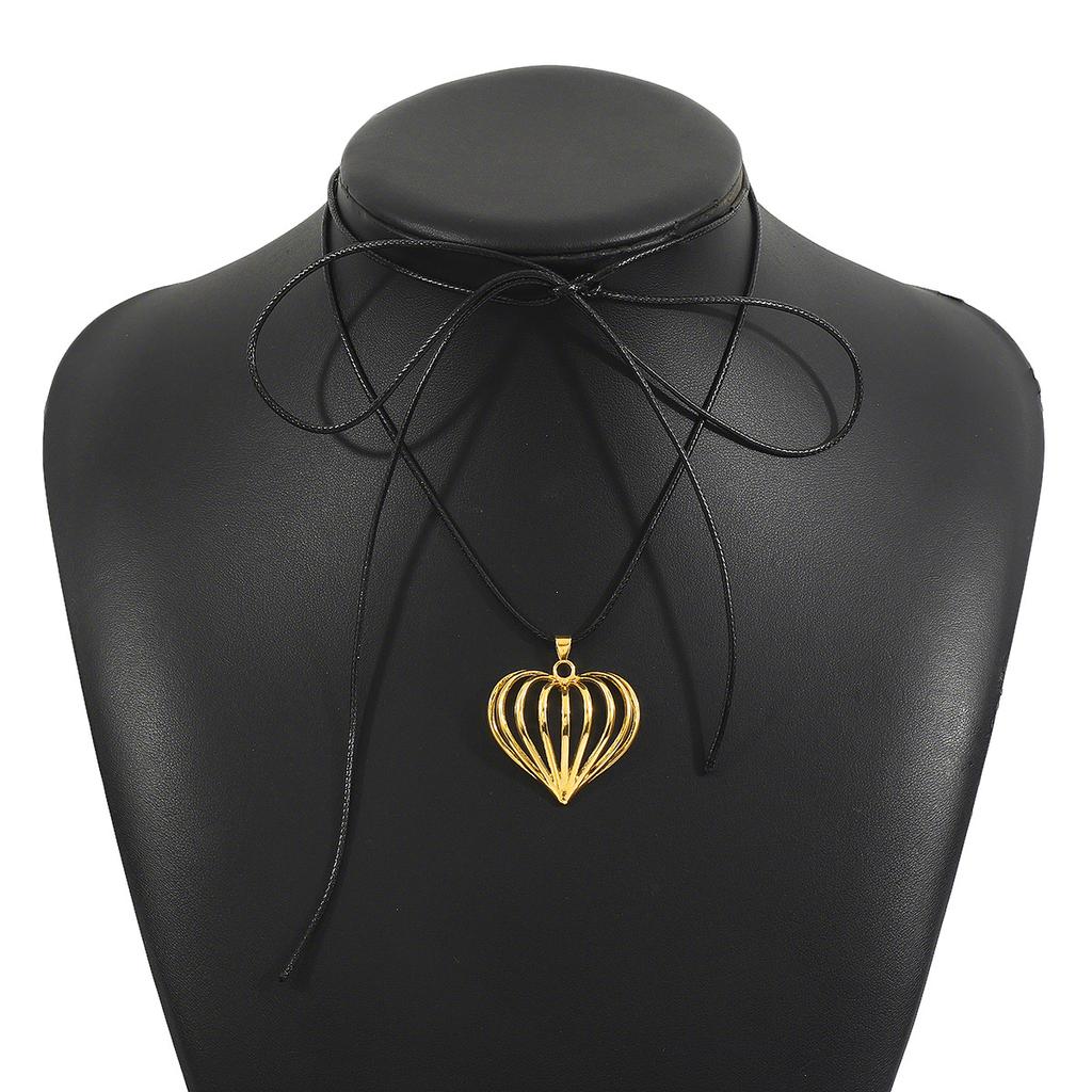 Creative and stylish hollow three-dimensional heart earrings, simple geometric striped love alloy necklace