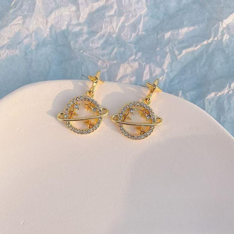 Pendientes de perlas de alta gama de moda Pendientes retro de nicho francés de lujo ligero Pendientes de perlas simples y versátiles para mujer