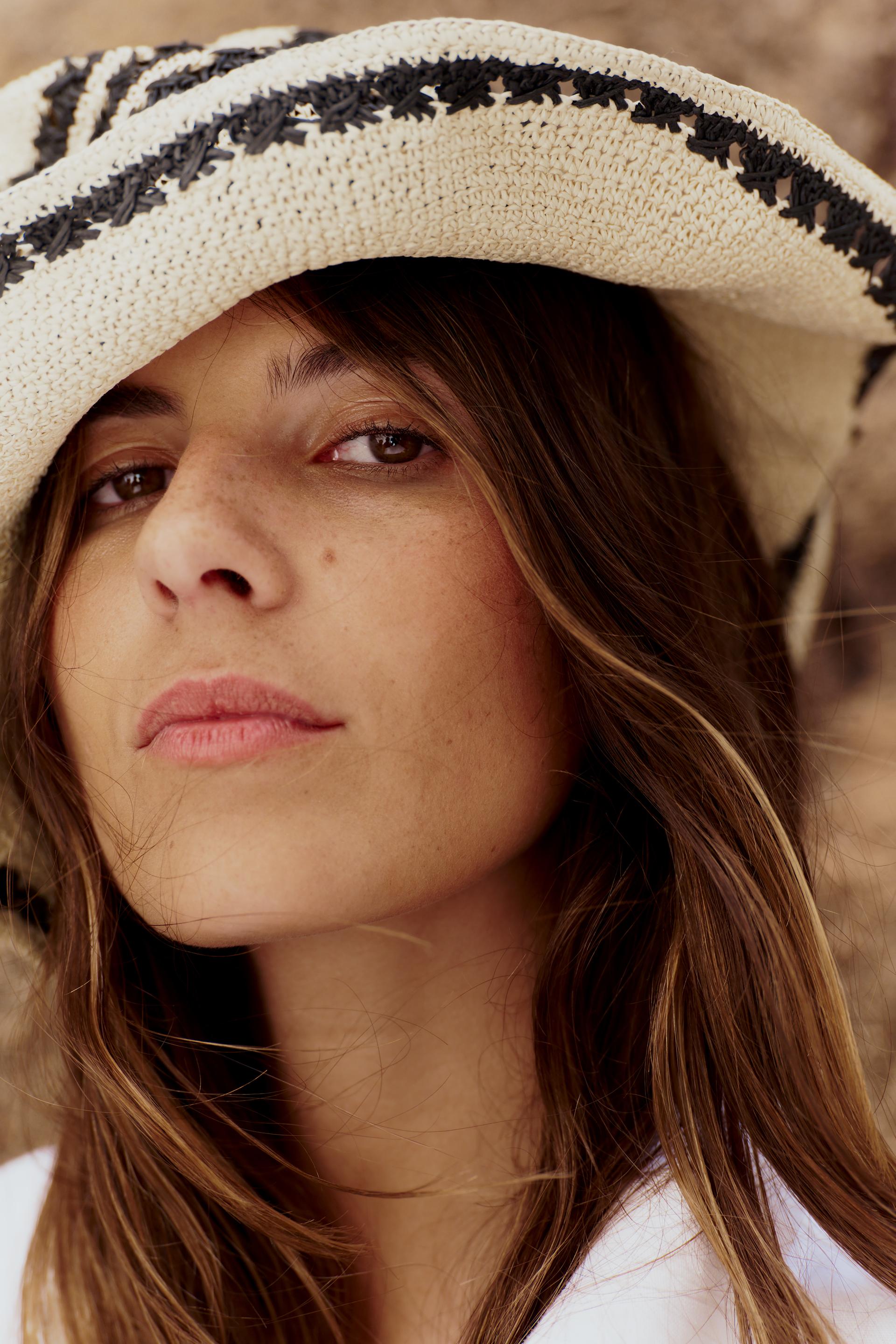 

НАКИДКА ИЗ ТЮЛЯ СОБРАННАЯ