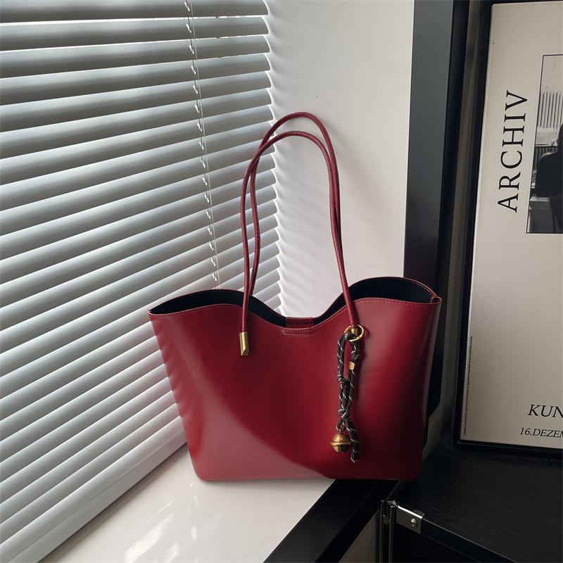 Retro Minimalist Single Shoulder Bag For Women With Large Capacity And Magnetic Closure For Daily Use