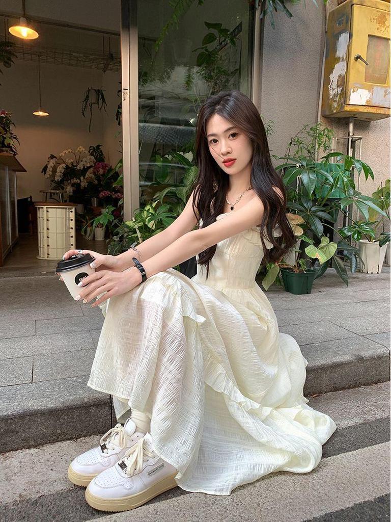 Rochie Slip Franceză de Vară pentru Femei Design Sense cu Margine Volanată - Stil de Vacanță de Zână, Cambrată pe Talie, Rochie Lungă.