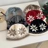 Retro niche Nordic wool hat, warm autumn and winter atmosphere, snowflake knitted cold hat, pullover hat