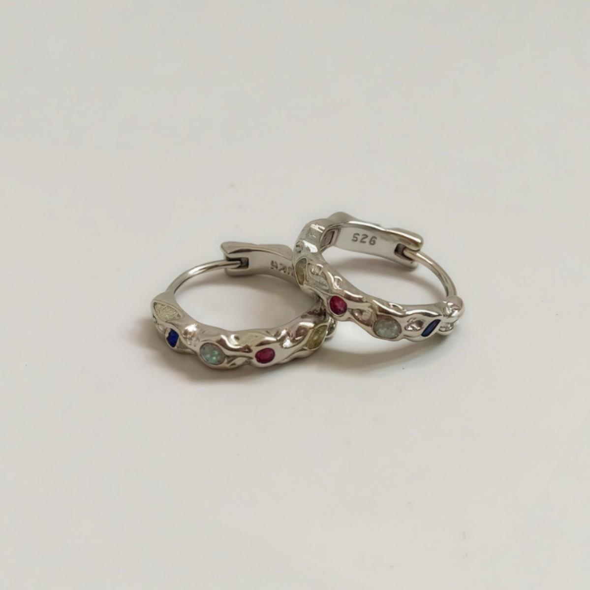 

Vintage-Style Iridescent Zircon Stud Earrings for Women - Unique, Simple, and Elegant Design