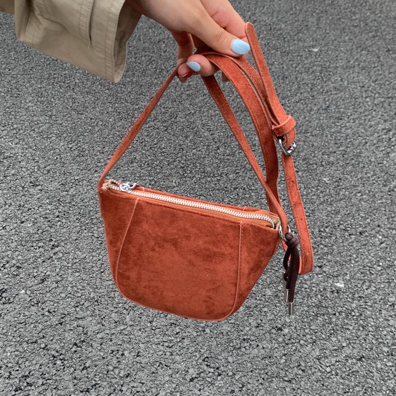 Retro bag women's 2025 new high-end shoulder bag commuter messenger bag versatile bucket bag mobile phone bag