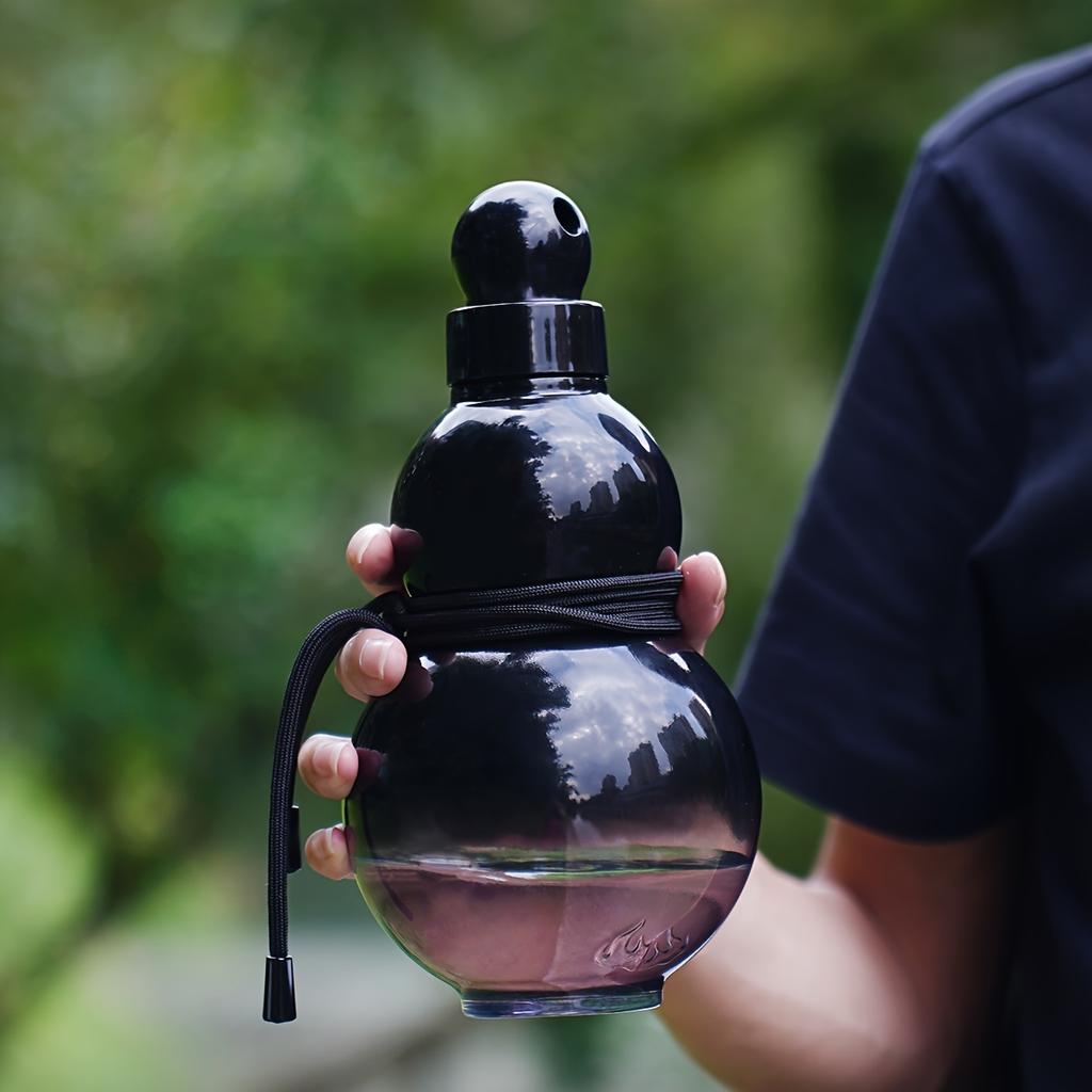 1item A Portable Gourd-shaped Water Bottle
