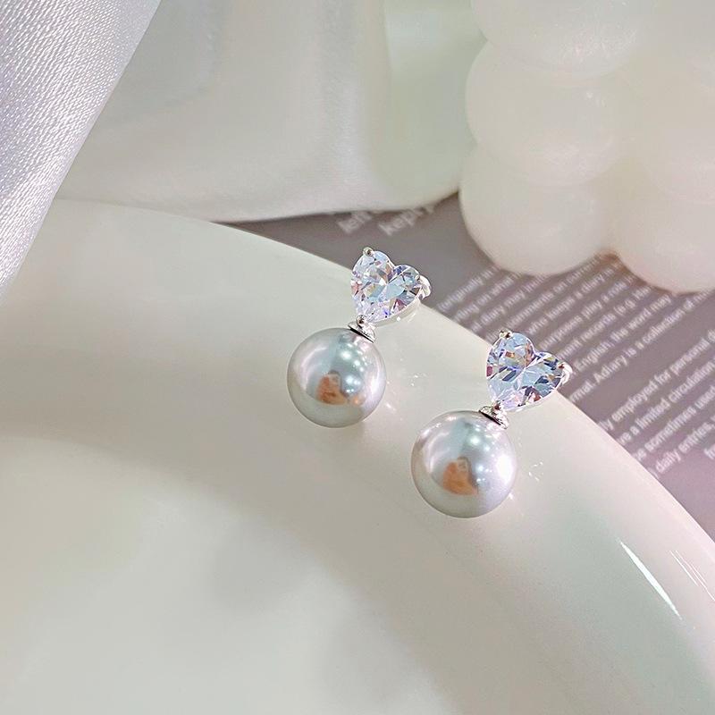 Simple Love Pearl Earrings Light Luxury Elegant Fashionable Temperament Earrings Niche Versatile Earrings