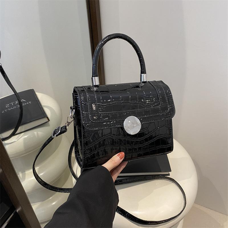 

Модная повседневная и модная сумка через плечо Temperament, маленькая квадратная сумка на одно плечо, новая весенняя ретро-модная маленькая женская сумка