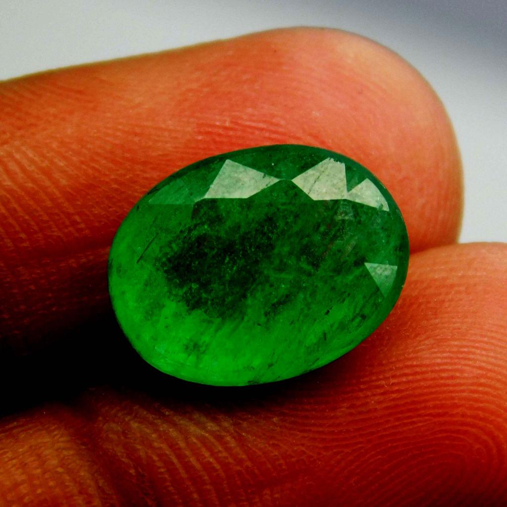 Natural Emerald Green Oval Cut 7 Carat Colombian Loose Gemstone