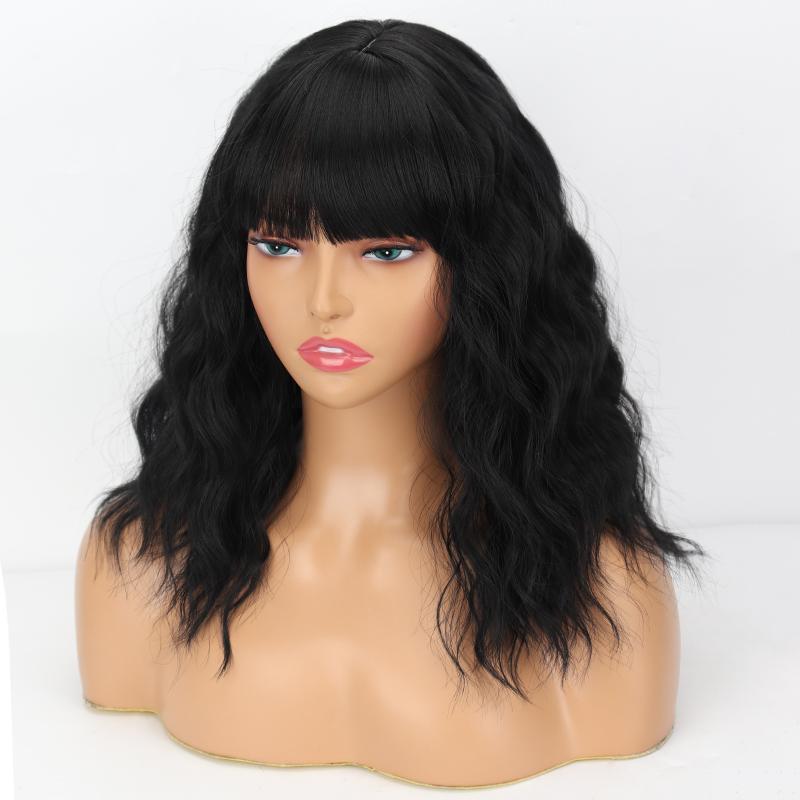 MISSQUEEN Helllila Farbe Kunstfaser schulterlange natürliche gewellte Perücke mit Pony Cosplay Alltagskleidung Mode kurze gewellte Perücke