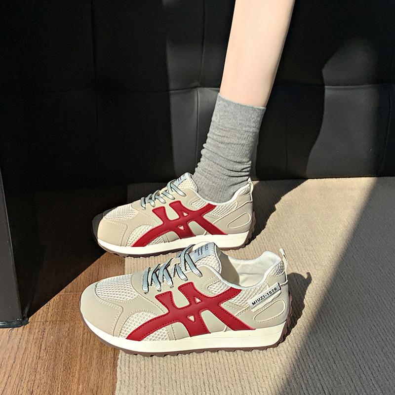 

Soft leather German training shoes women s 2025 spring new Korean version versatile round head lace-up flat bottom non-slip casual Forrest Gump shoes 35