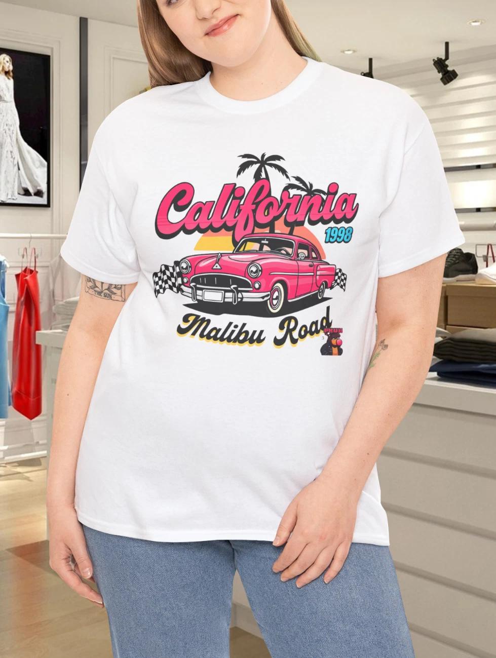 California 1998 Malibu Road Retro Pink Classic Car Sunset Beach T-Shirt XL