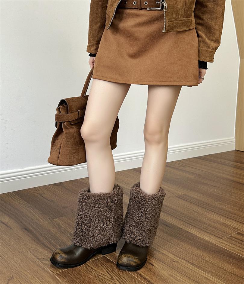 

Британские туфли на высоком каблуке из маленькой кожи женская обувь 2025 зима новая квадратный носок толстый каблук универсальные плюшевые туфли женские туфли 39 темно-коричневого