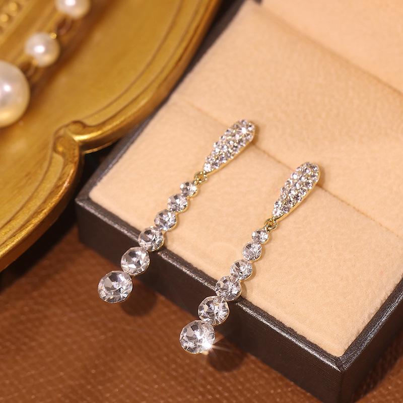 Silver Needle Light Luxury Retro Long Earrings Premium Atmospheric Earrings New Year's New Gold-plated Hong Kong Style Earrings