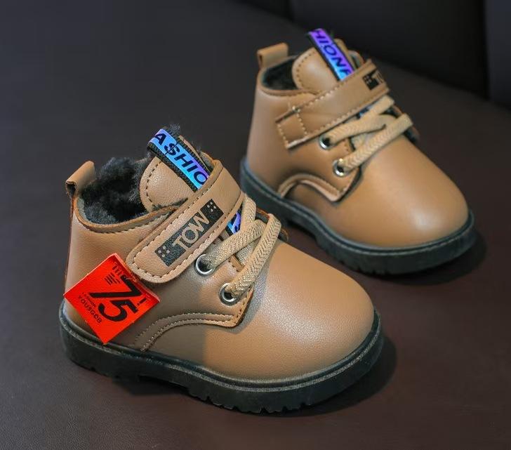 

Модные универсальные кожаные ботинки для мальчиков-одноклассников, осенне-зимние новые зимние ботинки из хлопка, короткие ботинки, детские бархатные зимние ботинки 27 верблюд