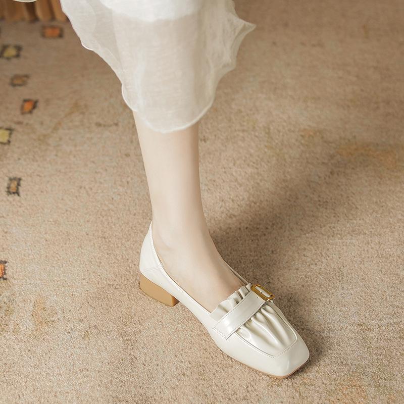 Square Head Thick Heel Single Shoes Women's Autumn and Summer Pleated Soft Leather Flats Women's Metal Decoration Versatile Commute